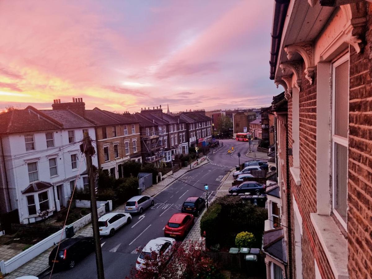 Appartamento Stylish-Brockley-Entire Place Londra Esterno foto
